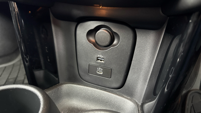 MINI Hatchback 1.5 Cooper Classic 3dr Auto [Comfort/Nav Pack] Petrol Hatchback